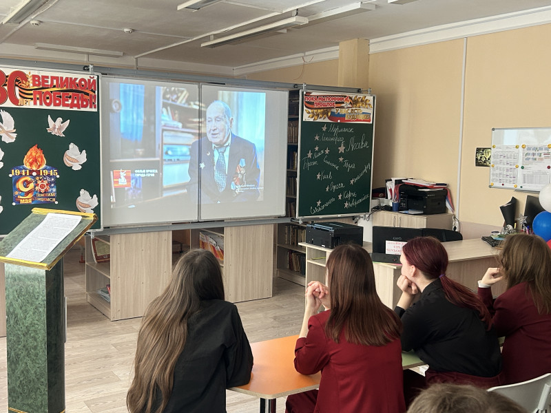 Подвиг ваш не забыт/классный час в 9,11 классах/.